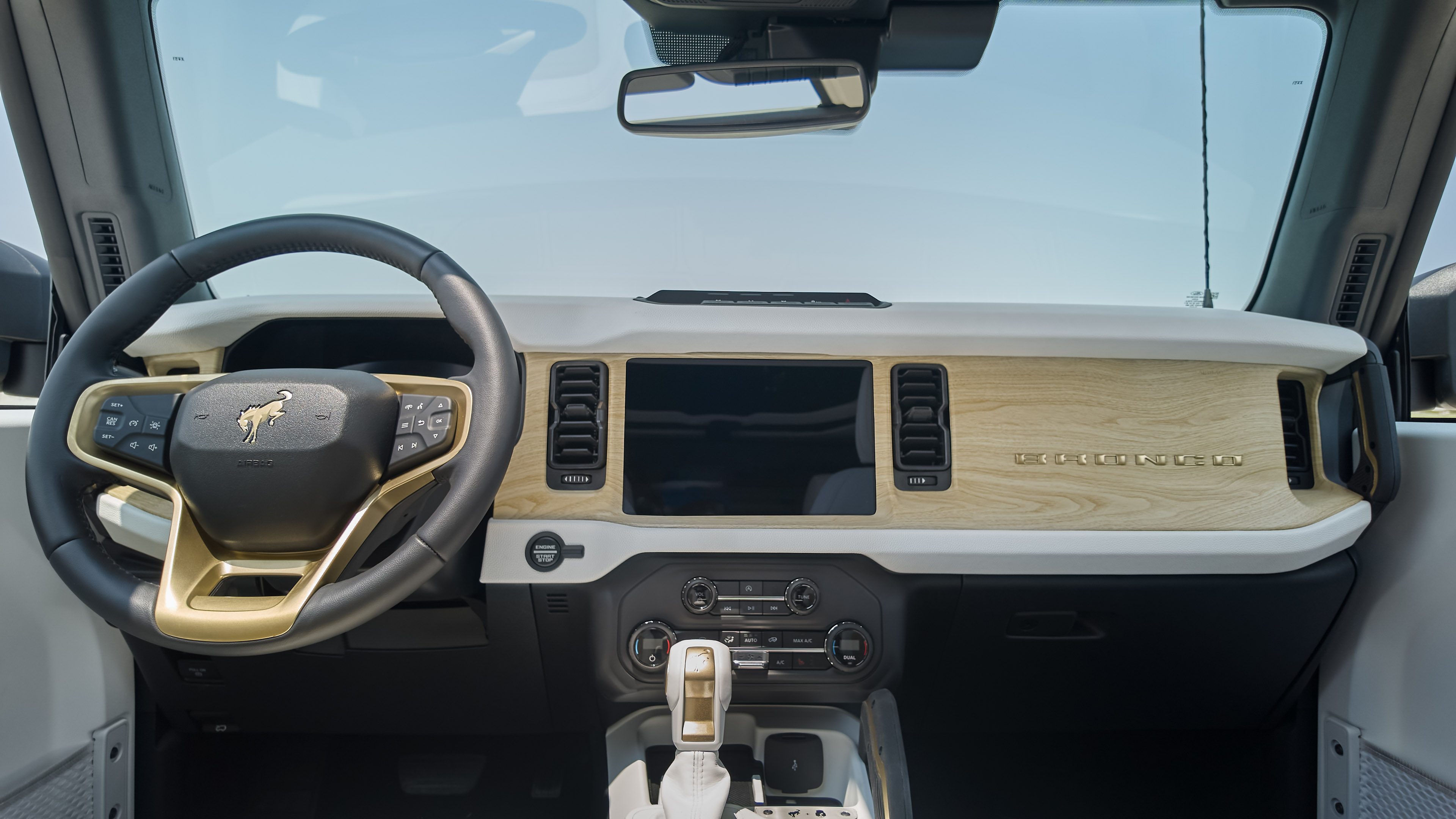 Ford Brand Design exists to shape how Ford tells its story visually. But we’re also consulted, from time to time, to work with partners and push the boundaries of what’s possible within a specific vehicle’s design framework. Ford’s latest effort is a collaboration with fashion brand alice + olivia by Stacey Bendet and Bronco. 